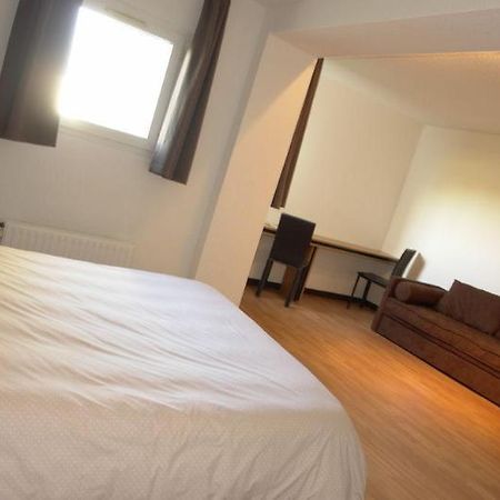 Hotel La Bonne Etape Évreux Esterno foto