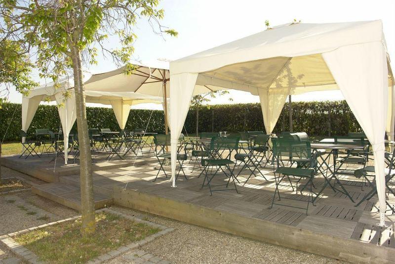 Hotel La Bonne Etape Évreux Esterno foto