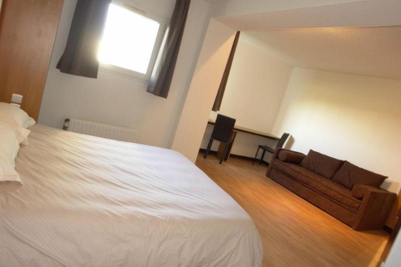 Hotel La Bonne Etape Évreux Esterno foto