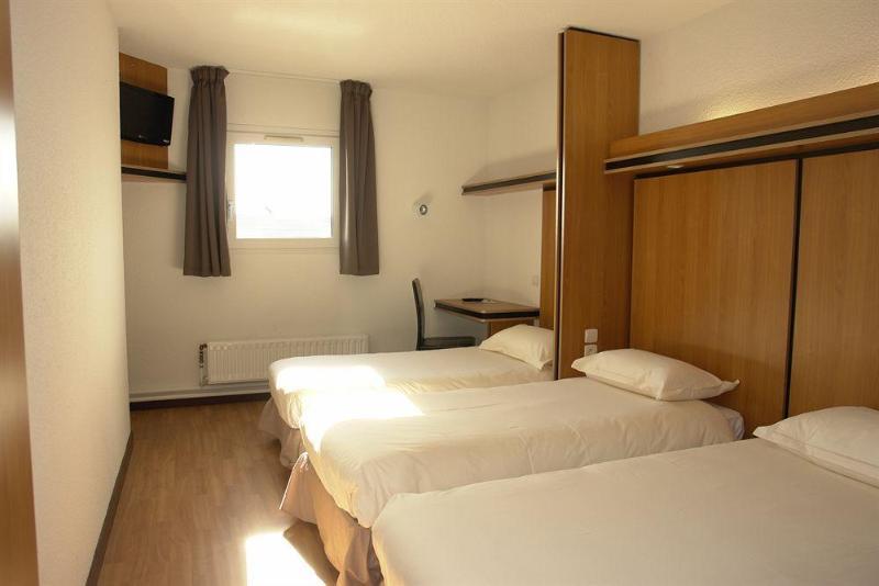 Hotel La Bonne Etape Évreux Esterno foto