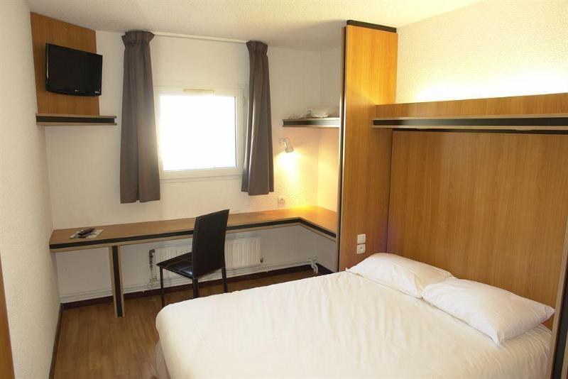 Hotel La Bonne Etape Évreux Esterno foto